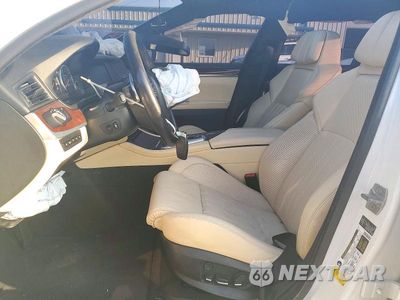 Zdjęcie 7 z 12 samochodu: 2013 BMW M5 VIN:WBSFV9C5XDC773370 - miniatura