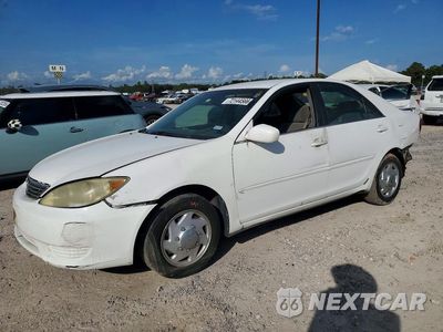 2005 TOYOTA CAMRY LE 4T1BE32K95U581553 - główne zdjęcie licytacji z USA - miniatura