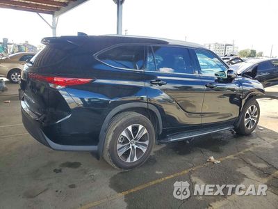 Trzecie zdjęcie samochodu z tyłu: 2022 TOYOTA HIGHLANDER XLE VIN:5TDGZRBH2NS595207 - miniatura
