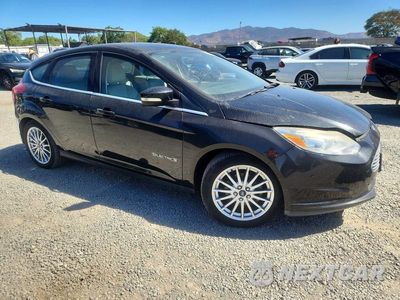 Czwarte zdjęcie samochodu z boku: 2013 FORD FOCUS BEV VIN:1FADP3R42DL159522 - miniatura