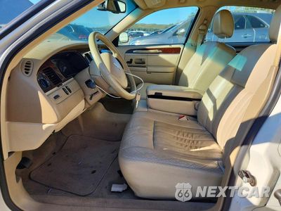 Zdjęcie 7 z 12 samochodu: 2007 LINCOLN TOWN CAR SIGNATURE VIN:1LNHM81WX7Y624209 - miniatura