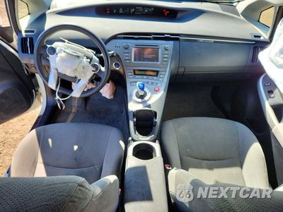 Zdjęcie 8 z 12 samochodu: 2014 TOYOTA PRIUS TWO VIN:JTDKN3DUXE1813453 - miniatura