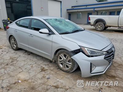 Czwarte zdjęcie samochodu z boku: 2019 HYUNDAI ELANTRA SEL VIN:5NPD84LF9KH471359 - miniatura
