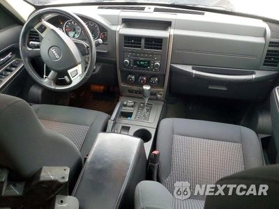 Zdjęcie 8 z 14 samochodu: 2010 JEEP LIBERTY RENEGADE VIN:1J4PN3GK3AW147172 - miniatura