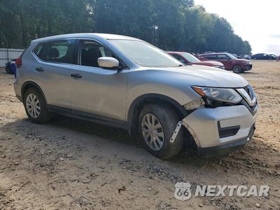 Czwarte zdjęcie samochodu z boku: 2018 NISSAN ROGUE S VIN:5N1AT2MT5JC750274 - miniatura