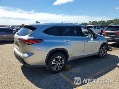 Trzecie zdjęcie samochodu z tyłu: 2020 TOYOTA HIGHLANDER XLE VIN:5TDGZRAHXLS512718 - miniatura