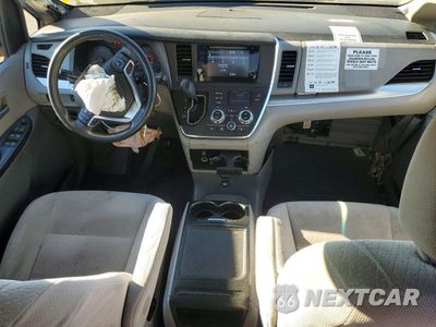 Zdjęcie 8 z 13 samochodu: 2017 TOYOTA SIENNA LE VIN:5TDKZ3DCXHS804240 - miniatura