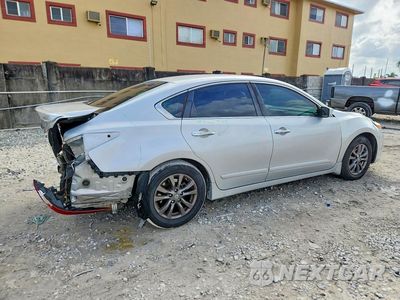 Trzecie zdjęcie samochodu z tyłu: 2017 NISSAN ALTIMA 2.5 S VIN:1N4AL3APXHC483845 - miniatura