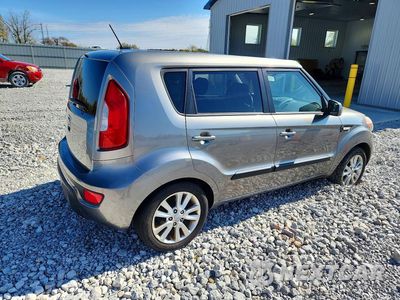 Trzecie zdjęcie samochodu z tyłu: 2013 KIA SOUL BASE VIN:KNDJT2A53D7595621 - miniatura