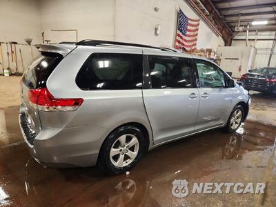 Trzecie zdjęcie samochodu z tyłu: 2014 TOYOTA SIENNA LE VIN:5TDKK3DC7ES410033 - miniatura