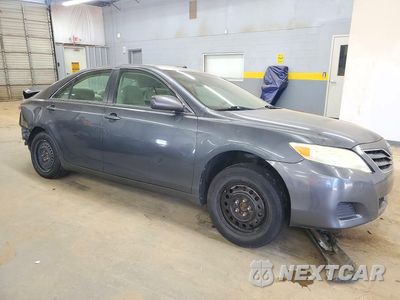 Czwarte zdjęcie samochodu z boku: 2010 TOYOTA CAMRY LE VIN:4T1BF3EK2AU043683 - miniatura
