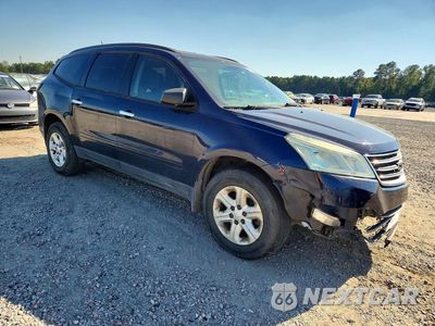 Czwarte zdjęcie samochodu z boku: 2017 CHEVROLET TRAVERSE LS VIN:1GNKRFED5HJ197290 - miniatura