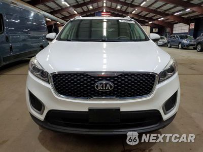 Piąte zdjęcie samochodu w środku: 2016 KIA SORENTO LX V6 VIN:5XYPGDA59GG043462 - miniatura