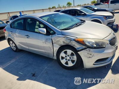 Czwarte zdjęcie samochodu z boku: 2015 KIA FORTE LX VIN:KNAFK4A60F5408036 - miniatura