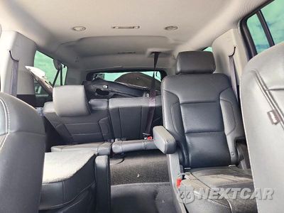 Zdjęcie 10 z 14 samochodu: 2017 CHEVROLET SUBURBAN C1500 PREMIER VIN:1GNSCJKC7HR156077 - miniatura