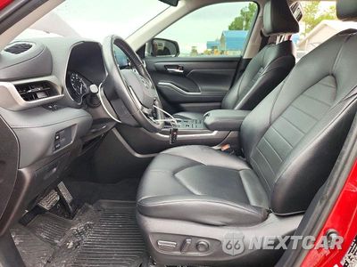 Zdjęcie 7 z 13 samochodu: 2021 TOYOTA HIGHLANDER XLE VIN:5TDHZRBH1MS094697 - miniatura