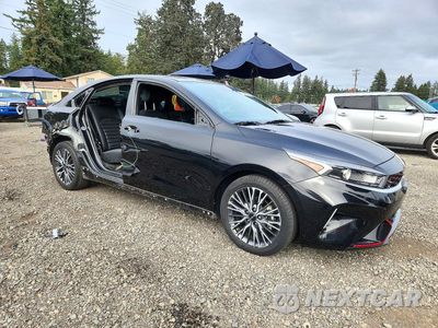 Czwarte zdjęcie samochodu z boku: 2023 KIA FORTE GT LINE VIN:3KPF54AD0PE526361 - miniatura