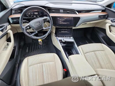 Zdjęcie 8 z 13 samochodu: 2019 AUDI E-TRON PREMIUM PLUS VIN:WA1LAAGE8KB010214 - miniatura