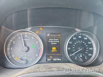 Zdjęcie 9 z 12 samochodu: 2017 HYUNDAI ELANTRA LIMITED VIN:5NPD84LF7HH019919 - miniatura
