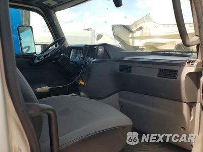 Zdjęcie 8 z 13 samochodu: 2019 INTERNATIONAL LT625 SEMI TRUCK VIN:3HSDZTZR0KN717560 - miniatura