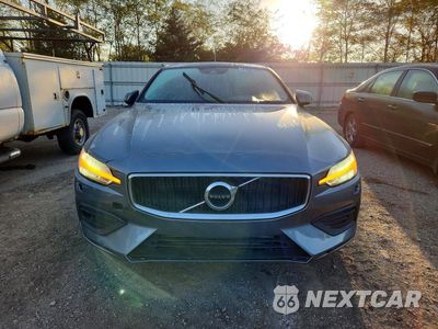 Piąte zdjęcie samochodu w środku: 2020 VOLVO S60 T6 MOMENTUM VIN:7JRA22TK4LG062960 - miniatura