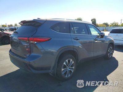 Trzecie zdjęcie samochodu z tyłu: 2022 TOYOTA HIGHLANDER HYBRID XLE VIN:5TDHBRCH8NS551364 - miniatura