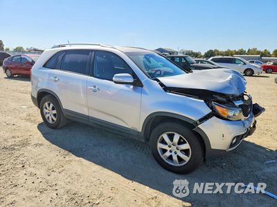 Czwarte zdjęcie samochodu z boku: 2013 KIA SORENTO LX VIN:5XYKTDA67DG390704 - miniatura