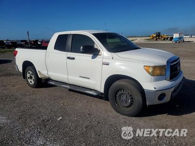 Czwarte zdjęcie samochodu z boku: 2013 TOYOTA TUNDRA DOUBLE CAB SR5 VIN:5TFUW5F12DX297198 - miniatura