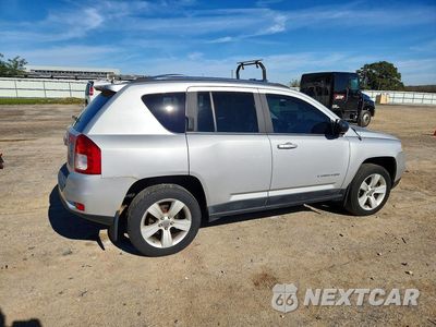 Trzecie zdjęcie samochodu z tyłu: 2011 JEEP COMPASS SPORT VIN:1J4NF1FB8BD181938 - miniatura
