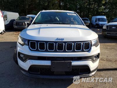 Piąte zdjęcie samochodu w środku: 2025 JEEP COMPASS LATITUDE VIN:3C4NJDBN8ST594832 - miniatura