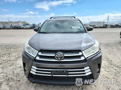 Piąte zdjęcie samochodu w środku: 2018 TOYOTA HIGHLANDER LE VIN:5TDZZRFH3JS254721 - miniatura