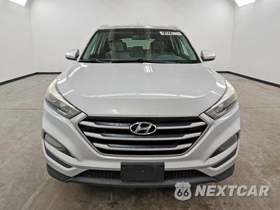 Piąte zdjęcie samochodu w środku: 2017 HYUNDAI TUCSON SE VIN:KM8J3CA40HU289542 - miniatura