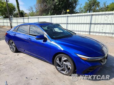 Czwarte zdjęcie samochodu z boku: 2025 HYUNDAI ELANTRA LIMITED VIN:KMHLN4DJ8SU133105 - miniatura