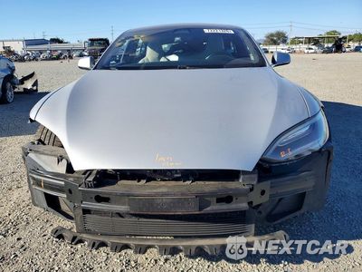 Piąte zdjęcie samochodu w środku: 2016 TESLA MODEL S VIN:5YJSA1E19GF174383 - miniatura