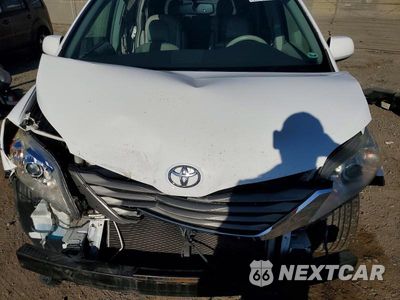 Zdjęcie 12 z 14 samochodu: 2014 TOYOTA SIENNA XLE 8-PASSENGER VIN:5TDYK3DC1ES474174 - miniatura