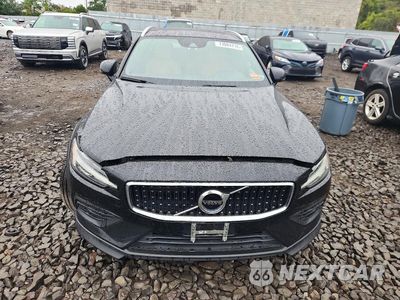 Piąte zdjęcie samochodu w środku: 2020 VOLVO V60 CROSS COUNTRY T5 MOMENTUM VIN:YV4102WK4L1031272 - miniatura