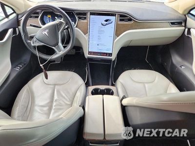 Zdjęcie 8 z 12 samochodu: 2013 TESLA MODEL S VIN:5YJSA1CN8DFP04313 - miniatura