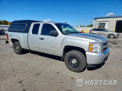 Czwarte zdjęcie samochodu z boku: 2010 CHEVROLET SILVERADO K1500 LS VIN:1GCSKREA2AZ145725 - miniatura