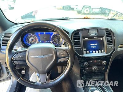 Zdjęcie 9 z 10 samochodu: 2019 CHRYSLER 300 S VIN:2C3CCABG7KH637281 - miniatura