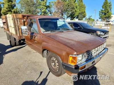 Czwarte zdjęcie samochodu z boku: 1985 TOYOTA PICKUP COMMERCIAL / CAMPER RN55 VIN:JT5RN55D7F5034395 - miniatura