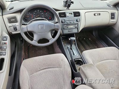 Zdjęcie 8 z 12 samochodu: 2001 HONDA ACCORD LX VIN:JHMCG564X1C029083 - miniatura