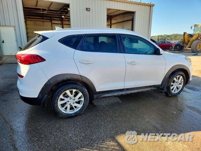 Trzecie zdjęcie samochodu z tyłu: 2019 HYUNDAI TUCSON VALUE VIN:KM8J33A4XKU912883 - miniatura