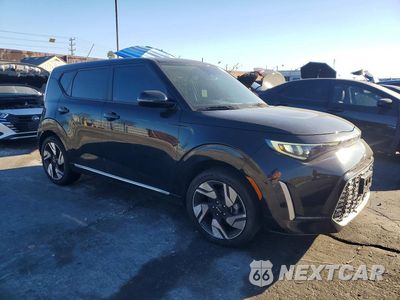 Czwarte zdjęcie samochodu z boku: 2023 KIA SOUL GT LINE VIN:KNDJ53AUXP7860109 - miniatura