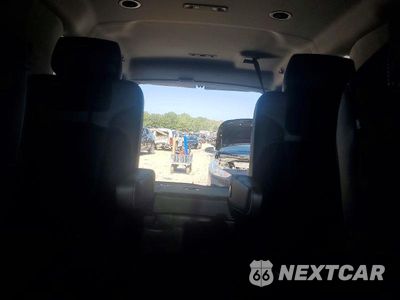 Zdjęcie 10 z 13 samochodu: 2018 CHEVROLET SUBURBAN K1500 LT VIN:1GNSKHKC2JR138474 - miniatura