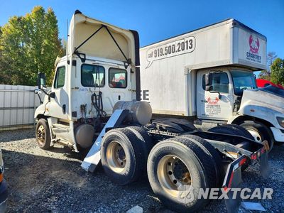 Drugie zdjęcie samochodu z przodu: 2018 FREIGHTLINER CASCADIA 125 SEMI TRUCK VIN:1FUJGEDR2JLJW9306 - miniatura