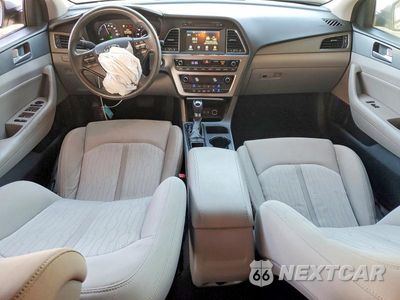 Zdjęcie 8 z 12 samochodu: 2017 HYUNDAI SONATA HYBRID SE VIN:KMHE24L16HA059177 - miniatura