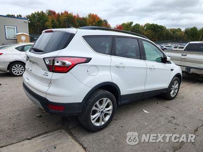 Trzecie zdjęcie samochodu z tyłu: 2018 FORD ESCAPE SE VIN:1FMCU9GD1JUC60833 - miniatura