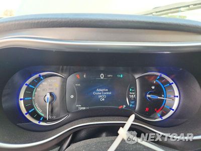 Zdjęcie 9 z 13 samochodu: 2018 CHRYSLER PACIFICA HYBRID LIMITED VIN:2C4RC1N78JR229561 - miniatura