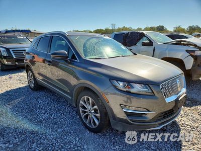 Czwarte zdjęcie samochodu z boku: 2019 LINCOLN MKC SELECT VIN:5LMCJ2D90KUL18784 - miniatura