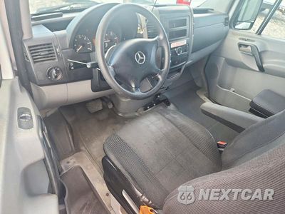 Zdjęcie 8 z 12 samochodu: 2012 MERCEDES-BENZ SPRINTER 2500 DELIVERY VAN VIN:WD3PE8CB0C5704129 - miniatura